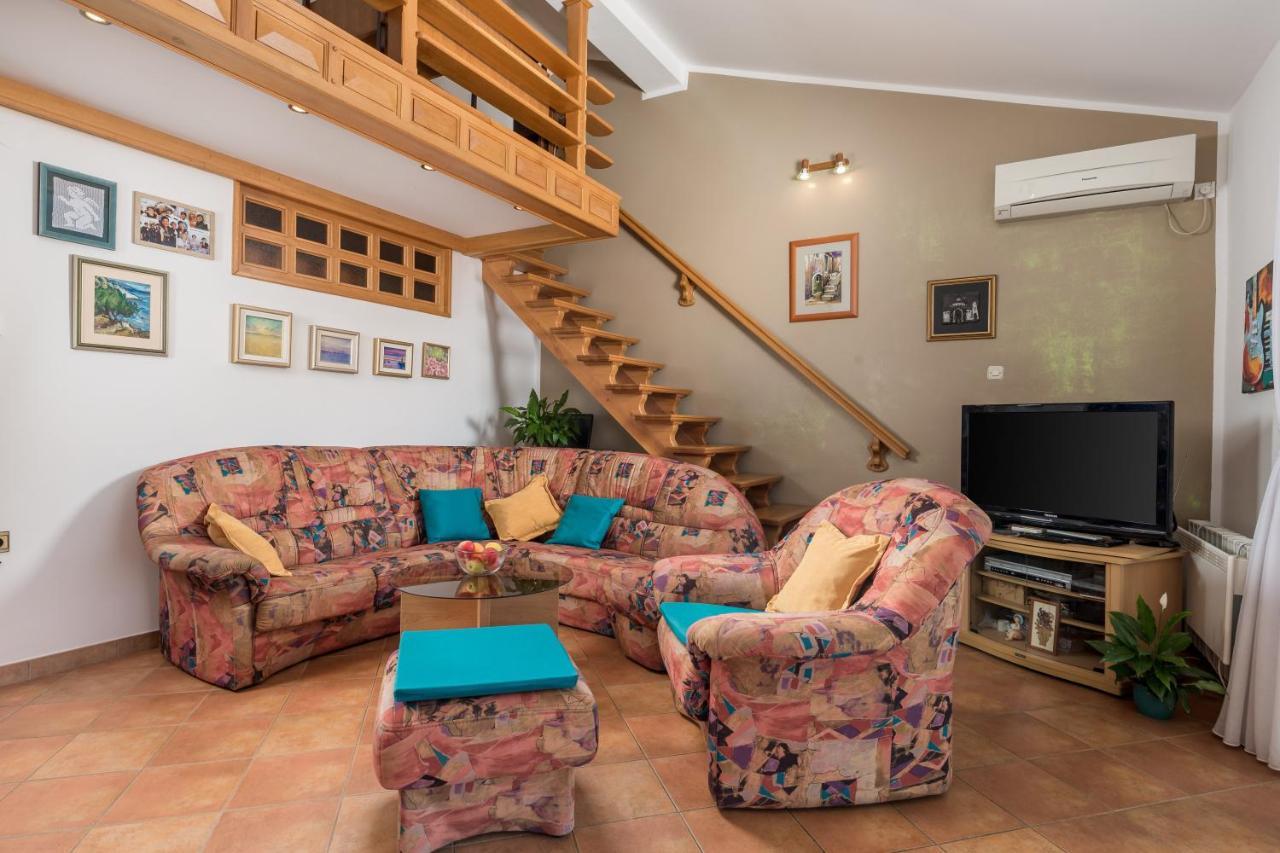 Apartment Magda With A Parking Space And Sea View Rijeka Exterior photo