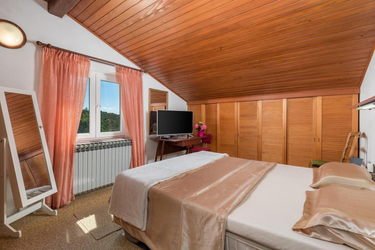 Apartment Magda With A Parking Space And Sea View Rijeka Exterior photo